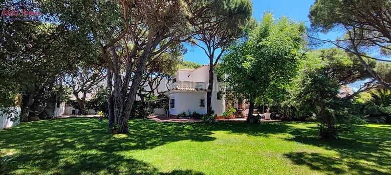 Foto 84a6dea1-01b3-4315-bd5c-da95eb0b8099. House with parking in La Barrosa Chiclana de la Frontera