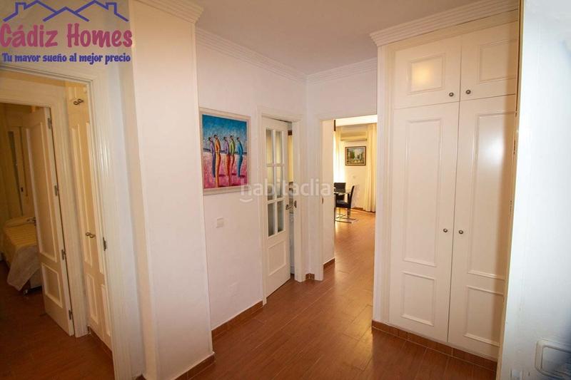 Foto 07a18ee3-7a56-4b70-a279-08777389cd97. Piso frontal al mar con amplísima y espectacular terraza en Cádiz