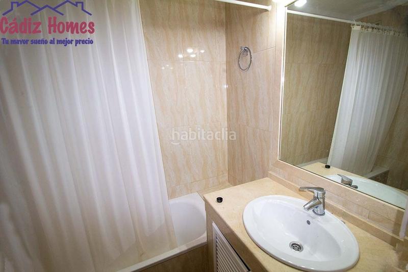 Foto 259c494e-b5d3-4403-9ca0-7f2de13f8957. Piso frontal al mar con amplísima y espectacular terraza en Cádiz