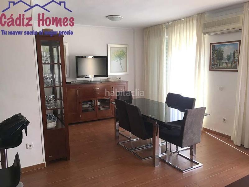 Foto 787ad7bf-eab6-418c-8e7b-c37ffe5a85de. Piso frontal al mar con amplísima y espectacular terraza en Cádiz