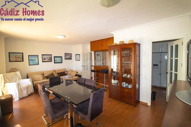 Foto 88dd6df1-cf6b-44c5-bc0d-f5a72473eee6. Piso frontal al mar con amplísima y espectacular terraza en Cádiz