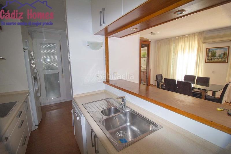 Foto a128f69e-a6f3-4ddb-983e-28d1fb8944a9. Piso frontal al mar con amplísima y espectacular terraza en Cádiz