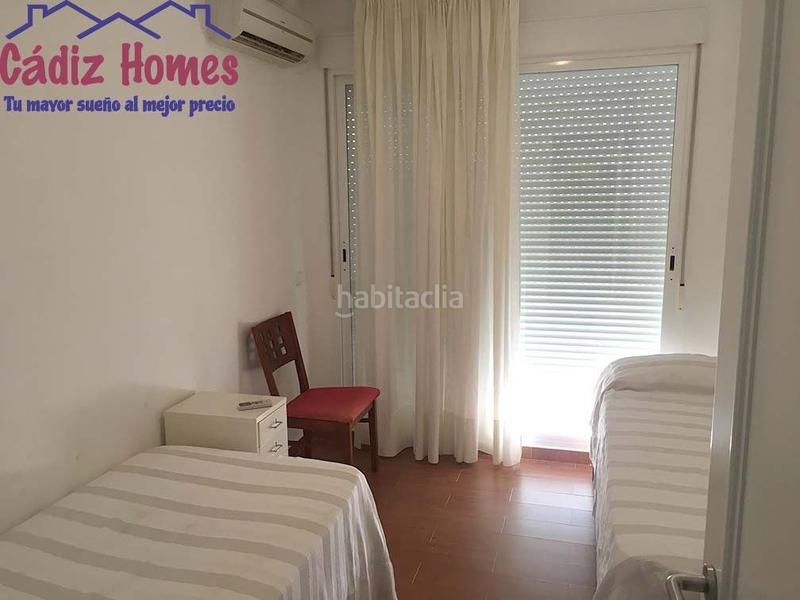 Foto cd9e1410-eb6b-4642-819b-e3fc66d2ecc3. Piso frontal al mar con amplísima y espectacular terraza en Cádiz