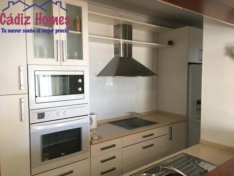 Foto fce18b24-0930-47fe-95bb-9a6307dd0fc3. Piso frontal al mar con amplísima y espectacular terraza en Cádiz