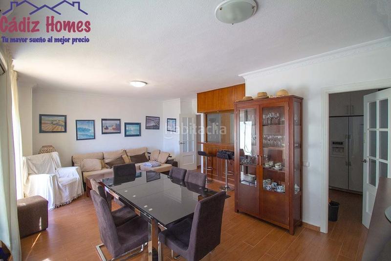 Foto febeaca5-7f07-4ee8-ba58-d0f6b3a5975e. Piso frontal al mar con amplísima y espectacular terraza en Cádiz