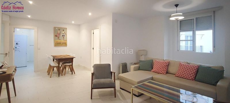 Foto dfccc768-e91c-4c29-b29d-81896d09fc93. Pis a Centro Histórico Cádiz