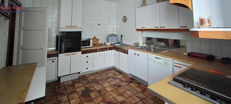 Foto b2c5bbbf-ec3a-4ce5-b6d0-a12fc3671b08. Pis amb aparcament a Asdrúbal - Bahía Blanca Cádiz