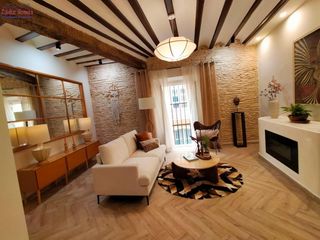 Flat in Centro Histórico. Preciosa vivienda reformada decorada y equipada en pleno centro