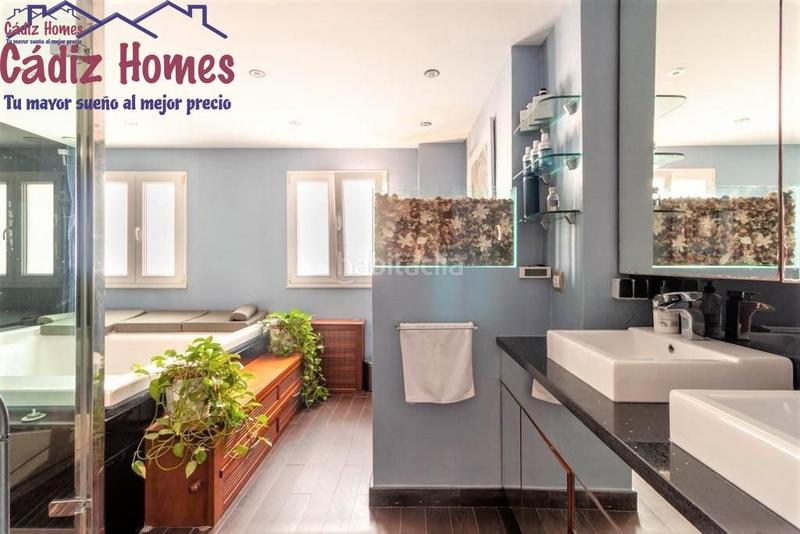 Foto 2e65b4ad-834a-4b2f-92b4-b12530649e3e. Piso vivienda frontal al mar con garaje en Paseo Marítimo - San José - La Laguna Cádiz