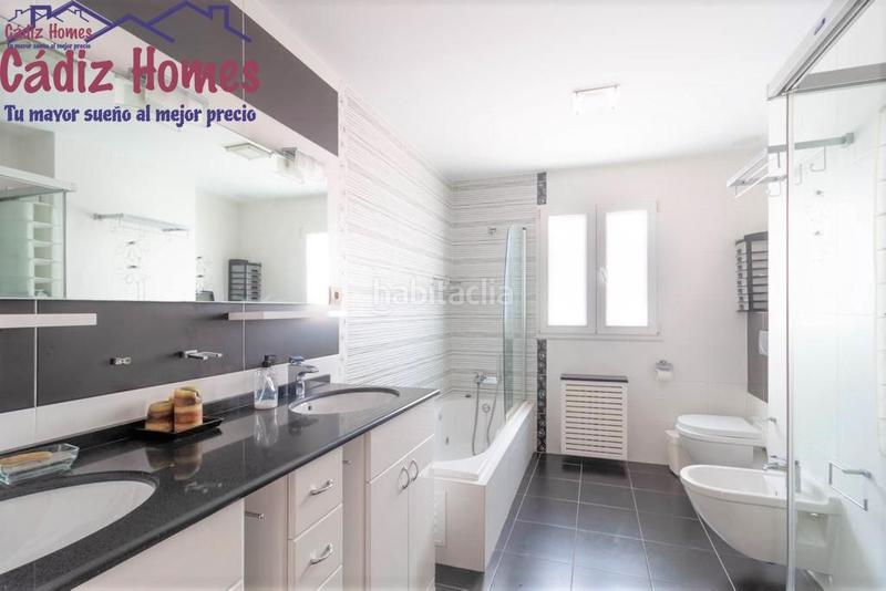 Foto 440ebf99-778c-443c-8d99-d86202890884. Piso vivienda frontal al mar con garaje en Paseo Marítimo - San José - La Laguna Cádiz