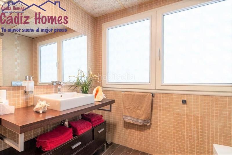 Foto 93650b47-fc77-48f2-b993-f1485e70bd9f. Piso vivienda frontal al mar con garaje en Paseo Marítimo - San José - La Laguna Cádiz