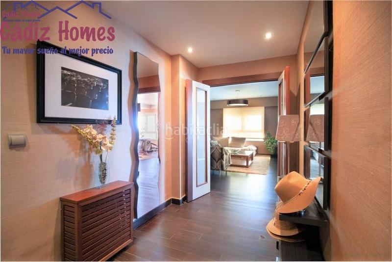 Foto e54180f2-711f-4bce-a135-0193f7136506. Piso vivienda frontal al mar con garaje en Paseo Marítimo - San José - La Laguna Cádiz