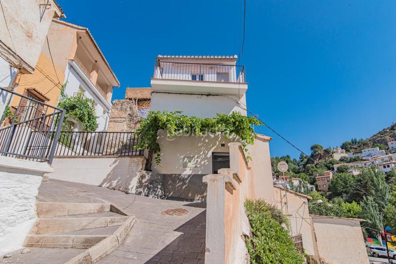 Foto bd7c360d-46f3-42f3-bc68-cba74c8316d9. Casa pareada espectacular casa totalmente reformada en Quéntar