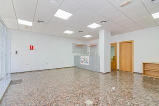 Lloguer Local Comercial  Calle de francisco de quevedo 2. Local comercial en la zubia