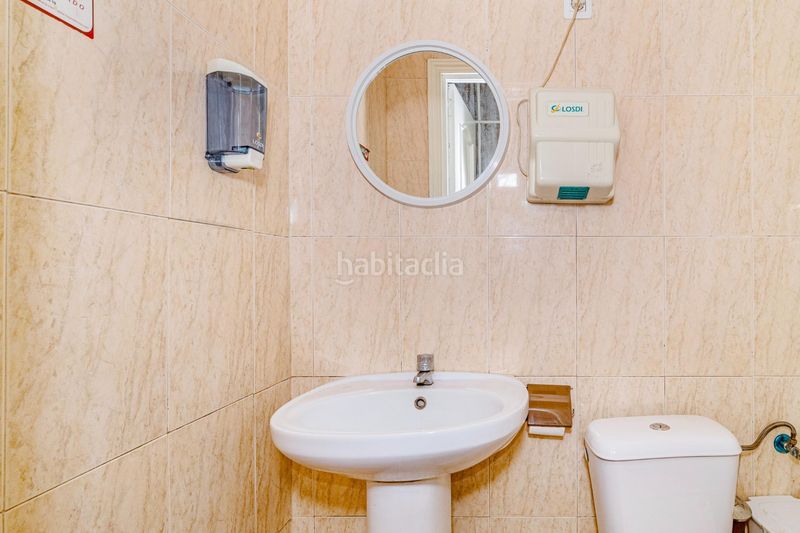 Foto a75ef368-2af4-47e5-bca1-9c80cd8c2719. Business premise in calle isaac albeniz 12 in Plaza de Toros Granada