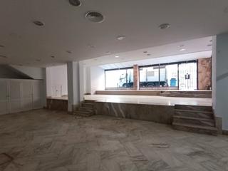 Business premise in Calle Vázquez López 12