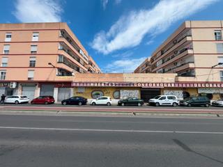 Local Comercial a Carrer de salvador giner 2. Gran local comercial de 2.648 metros