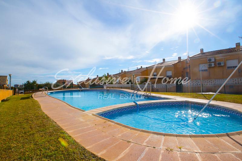 Foto 0a62f462-0027-40d0-af8f-41fd3de09c03. Xalet amb calefacció aparcament piscina a Las Atalayas-Urmi-Cerro Mar Peñíscola