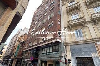 Flat  Carrer falcó. Zona centro, puerta sol. piso con 3 entradas independientes.