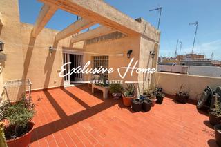 Casa  Carrer de francisco pizarro. Casa reformada para entrar a vivir con ascensor