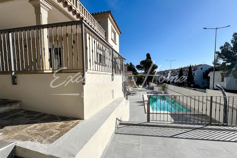 Foto 0e854206-cd22-4b6c-9259-7e8dda55d55c. Chalet  de obra nueva en alcocebre en Alcossebre