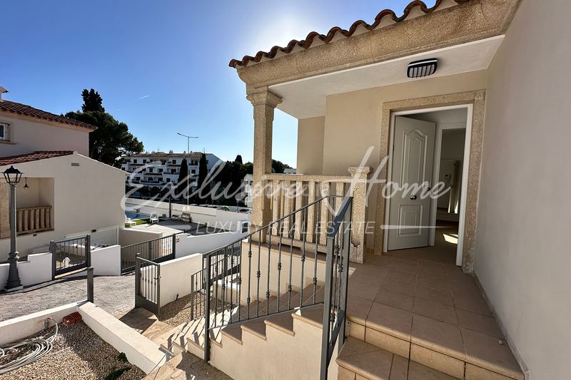 Foto 4a2ca36a-8a94-4ad3-b051-fb3f41261416. Chalet  de obra nueva en alcocebre en Alcossebre