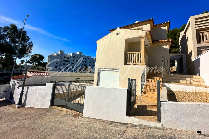 Foto 825a63a4-e85e-4e40-9496-7c62c9a98943. Chalet  de obra nueva en alcocebre en Alcossebre