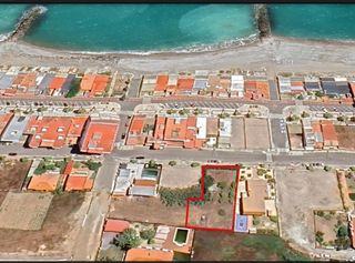 Terreny residencial a Avinguda nord 48. Solar urbano en avda del norte 27, con vistas al mar – playa de