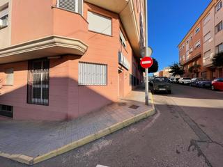 Local commercial à Carrer serretes 6. Amplio local comercial  en san juan de moro