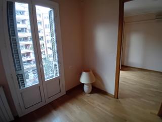 Piso  Carrer del rosselló. Magnífico piso de 3 habitaciones – ideal para familias o inverso