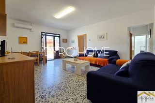 House  Vic. Casa con dos terrenos, garaje, terraza y gran espacio exterior