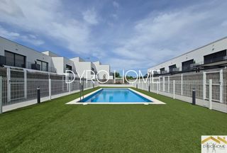 Casa adossada  Vint-i-nou. Casa entregada en 2024, prácticamente a estrenar!