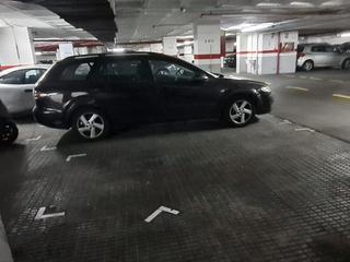 Aparcament cotxe  Del doctor letamendi. Parking para coche mediano