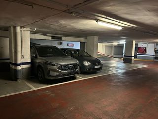 Posto auto  Carrer teodora lamadrid. Plaza de parking para coche medianogrande