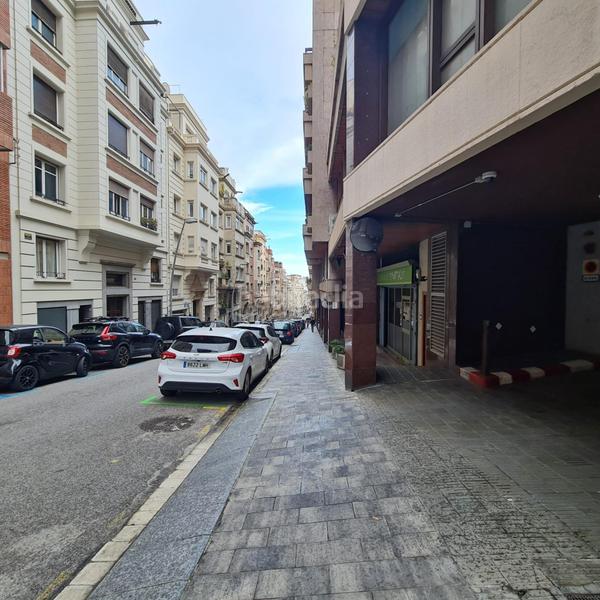 Foto e422cb30-b51c-46d1-9462-971709c1b2dc. Parking coche plaza de parking para coche medianogrande en Barcelona