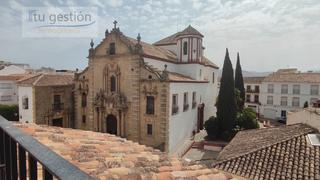 Maison jumelée à Casco Histórico. Magnífica casa amplia y luminosa en zona céntrica de ronda (mála