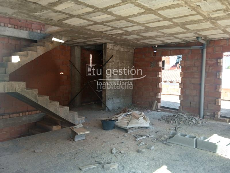 Foto e371725f-e842-4330-8681-d50f4d95d306. Casa adossada amb aparcament a Benamocarra