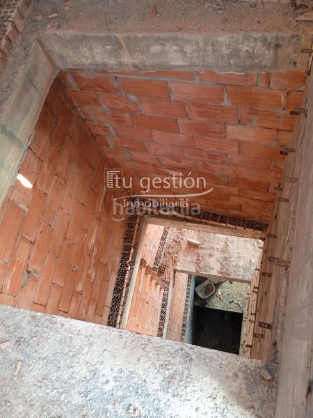 Foto f16ff239-ee4e-46e3-a62e-f66331cbad14. Casa adossada amb aparcament a Benamocarra