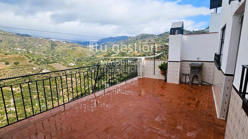 Foto 27937629-4f8a-48d2-8e11-e214da241a67. Casa adossada a Sayalonga