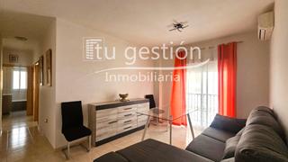 Flat in Calle juan carlos i 50. Piso amplio y para entrar a vivir en pleno centro de cártama pue