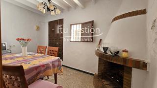 Casa adossada a Sayalonga. Vivienda en pleno centro histórico de sayalonga, málaga.