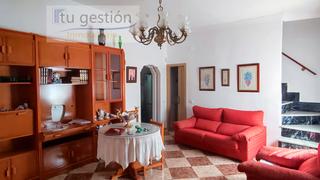 Casa adossada  Calle ramiro marcos. Magnifica casa situada en el casco histórico en vélez málaga (má