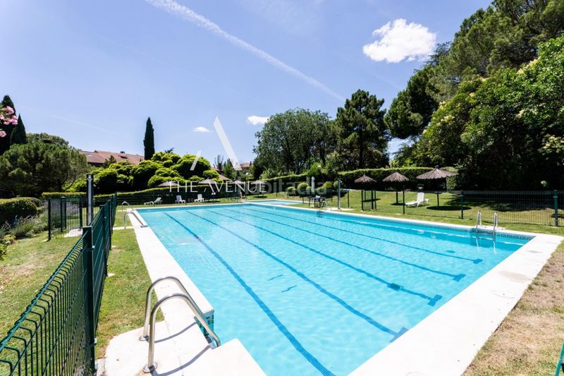 Foto b6fe1495-fd57-468b-a874-fbc33efdc607. Casa aparellada amb calefacció aparcament piscina a Boadilla del Monte