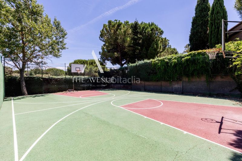 Foto ca33cc32-899d-4f6a-8f5a-e4342e63d516. Casa aparellada amb calefacció aparcament piscina a Boadilla del Monte