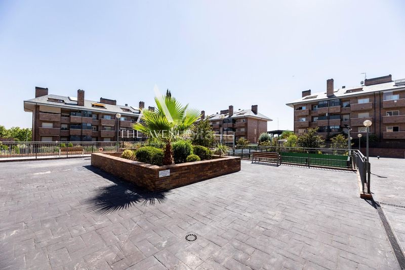 Foto c18e708e-6974-438a-b673-c3b8916795f8. Àtic amb calefacció aparcament piscina a Sector B Boadilla del Monte