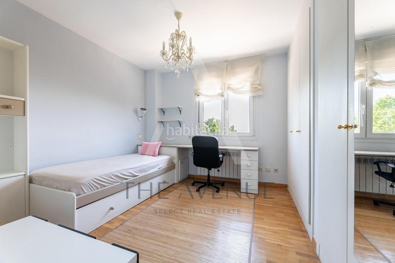 Foto 55b239af-9a5b-41f6-9950-ad8af021711f. Àtic amb calefacció aparcament piscina a Sector B Boadilla del Monte