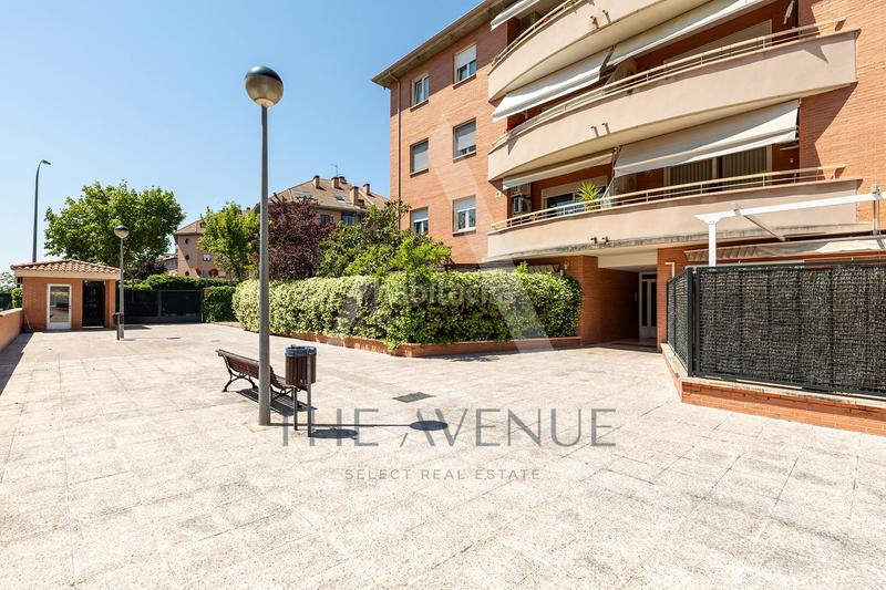 Foto 78b410e7-f206-49ee-8d6a-d7f507b72fd5. Àtic amb calefacció aparcament piscina a Sector B Boadilla del Monte