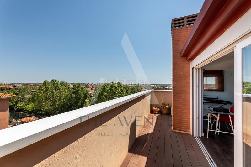 Foto 91f940ec-bd0e-409a-bc0e-439953df5934. Àtic amb calefacció aparcament piscina a Sector B Boadilla del Monte