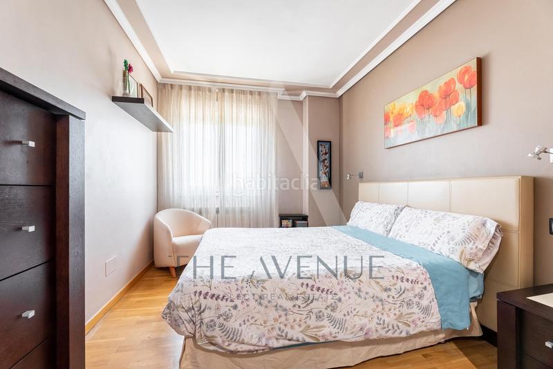 Foto 980d0a54-8684-44d4-a4f9-8b058917efd9. Àtic amb calefacció aparcament piscina a Sector B Boadilla del Monte