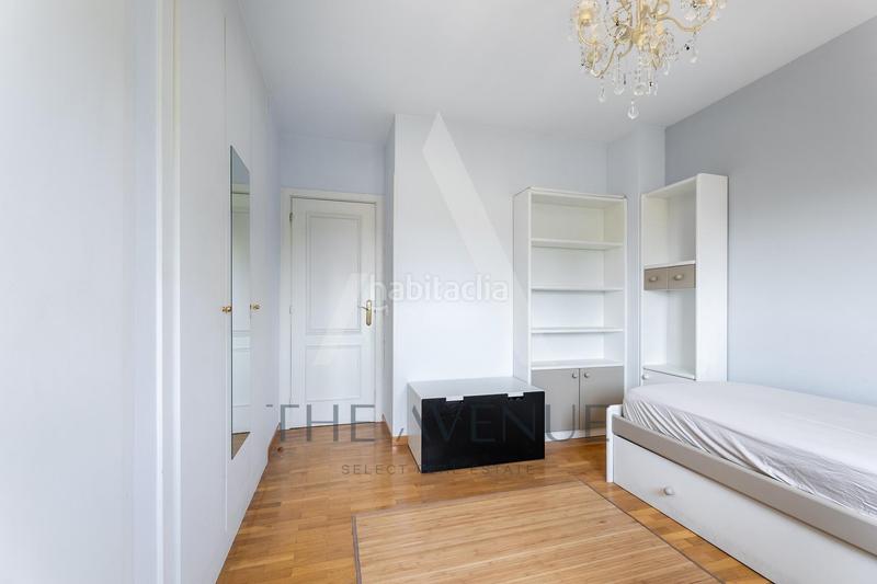 Foto 9a7c3631-e38a-4434-b8ad-a2bf93b11805. Àtic amb calefacció aparcament piscina a Sector B Boadilla del Monte